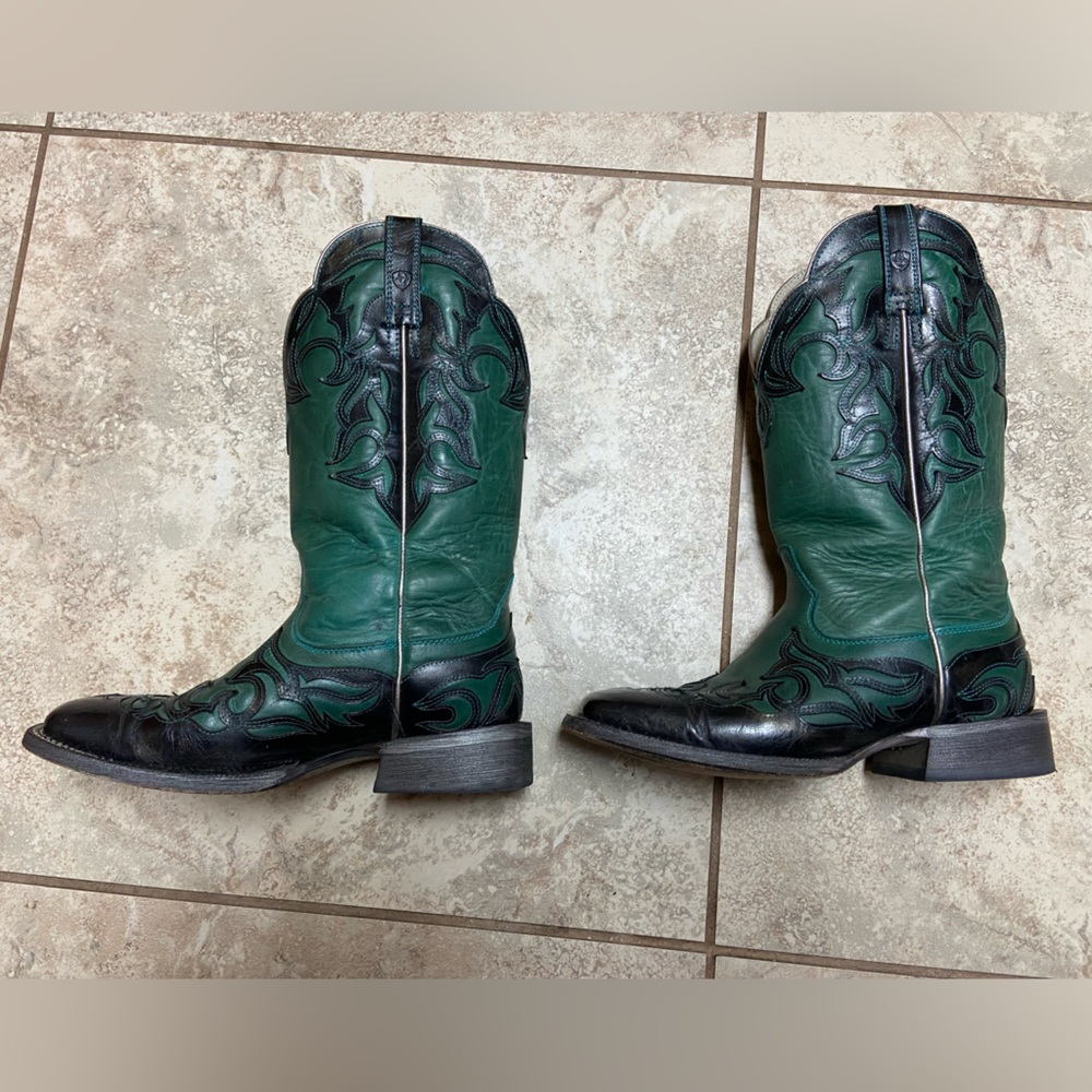 Women’s Ariat boots, 8.5.